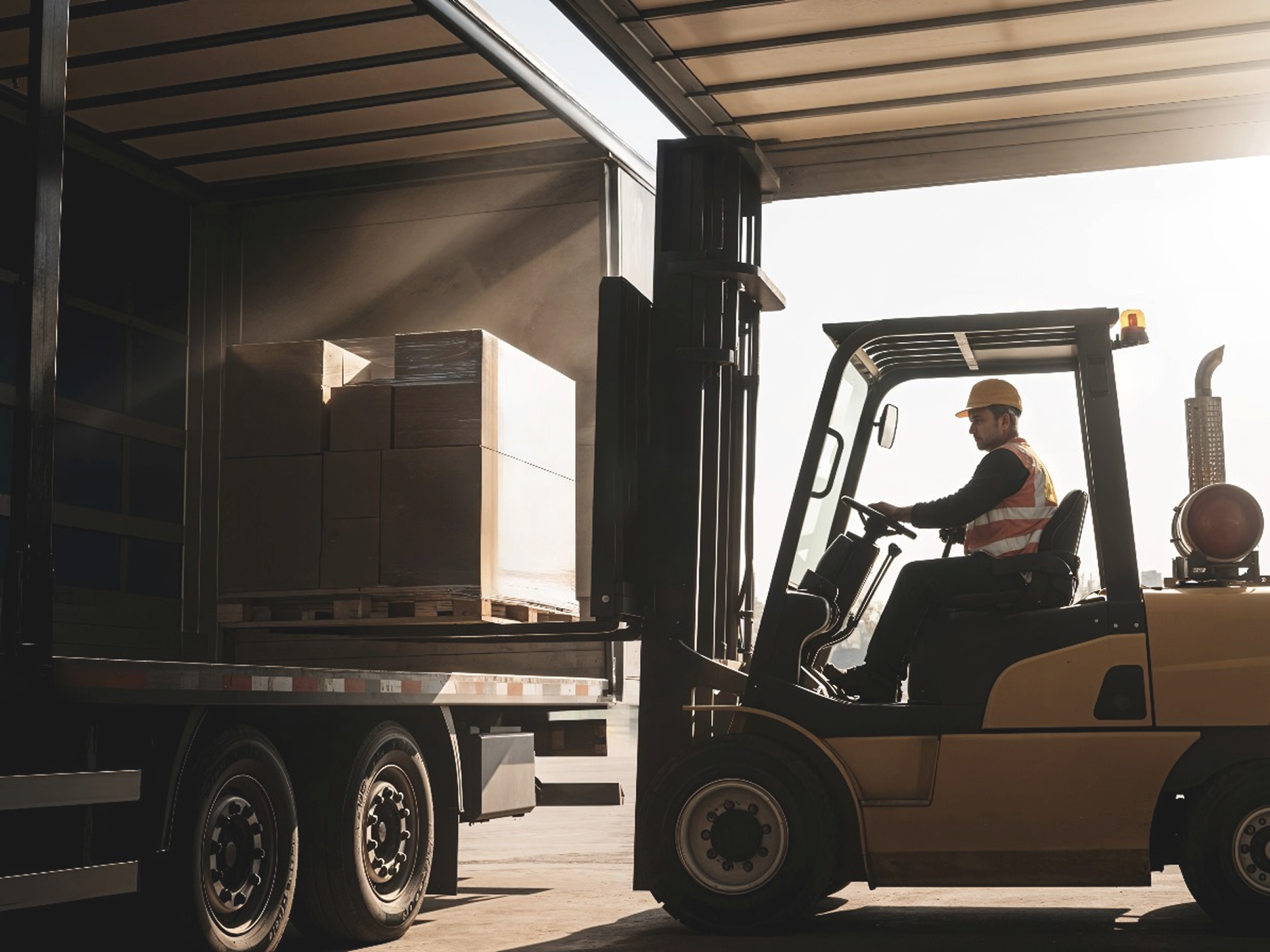 ART Transportes - Conheça nosso trabalho - Locação de Empilhadeira